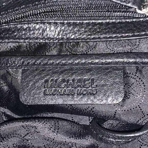 Micheal Kors purse - Picture 4 of 4